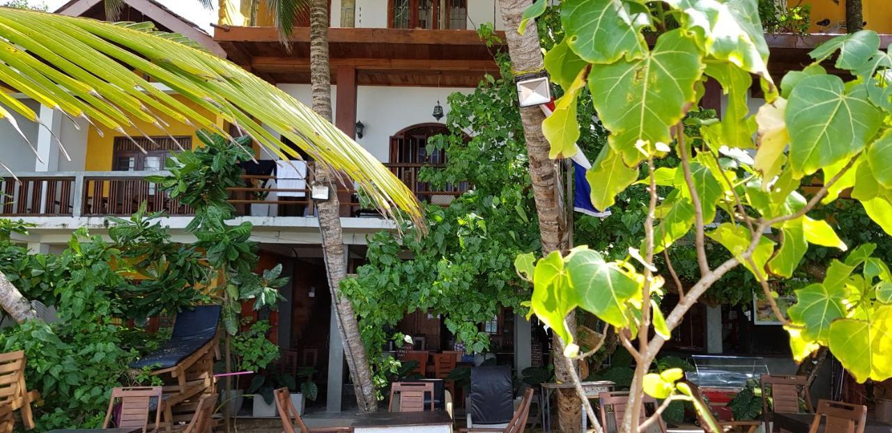 Sunset Colony Beach Resort Unawatuna Exterior foto